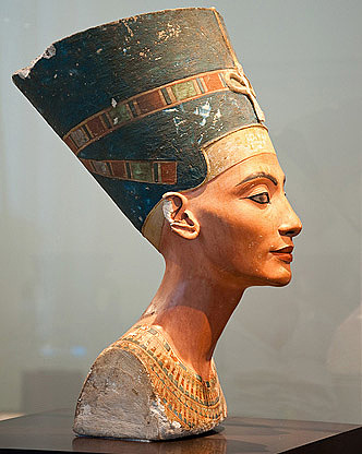Akhenaten weds Nefertiti