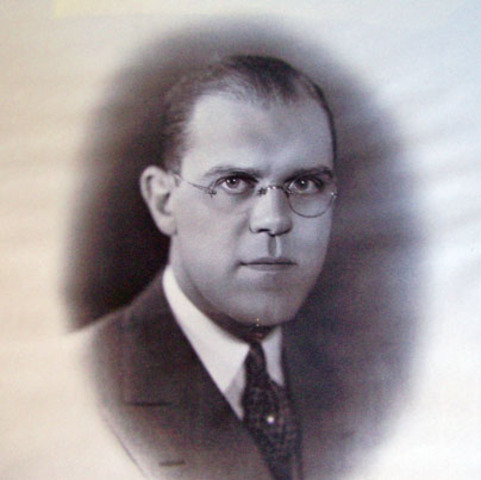 Albert Blake Dick Jr. becomes mayor