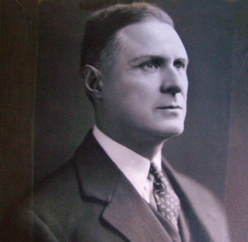 Albert D. Farwell becomes mayor