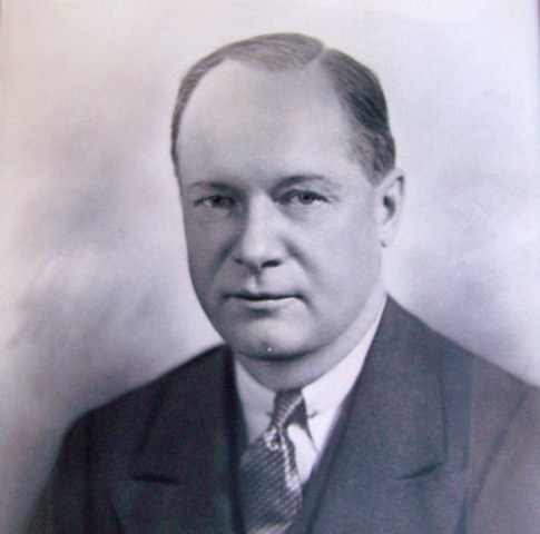 Francis E. Manierre becomes mayor