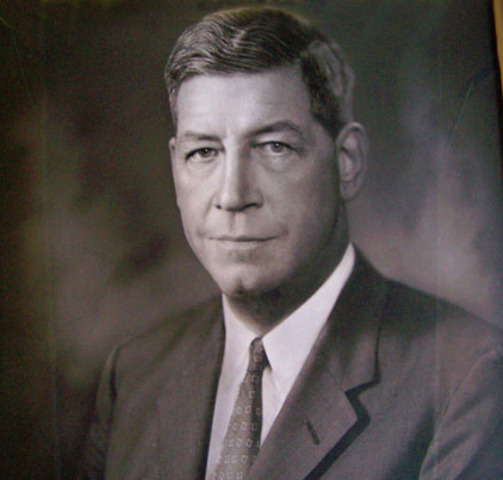 Elliott Donnelley becomes mayor