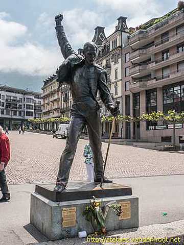 Freddy Murcury statue