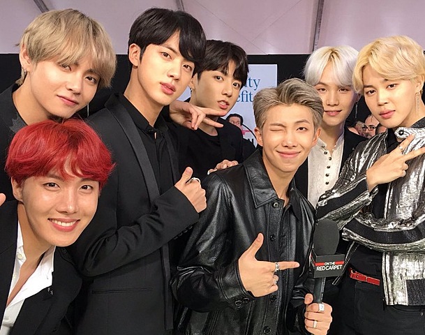 BTS makes their television-debut by performing at the 2017 American Music Awards with 'DNA'