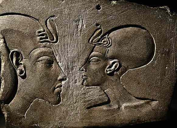 Akhenaten Marries Nefertiti