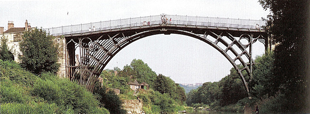 Inauguración del primer puente de hierro (1779)