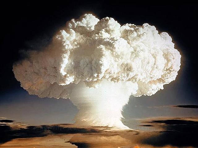 Ataque con la bomba atómica en Hiroshima y Nagasaki Juntaen Yalta de Truman, Churchill , Stalin