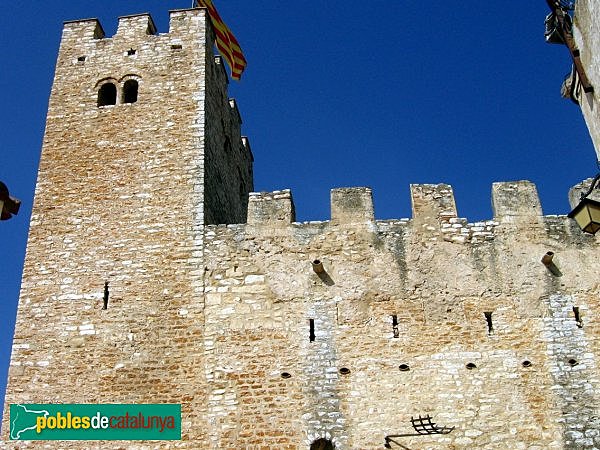 El Papa Silvestre II confirmà Odó, abat de Sant Cugat, les seves possessions, entre les quals hi ha Santa Oliva.