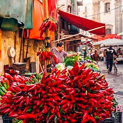 Timeline: Passeggiando per i mercati, tra storia e cultura.