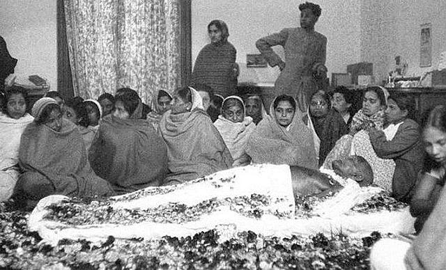 ASESINATO DE MAHATMA GANDHI EN LA INDIA