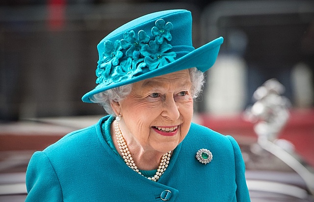 La Reina Isabel envía un email