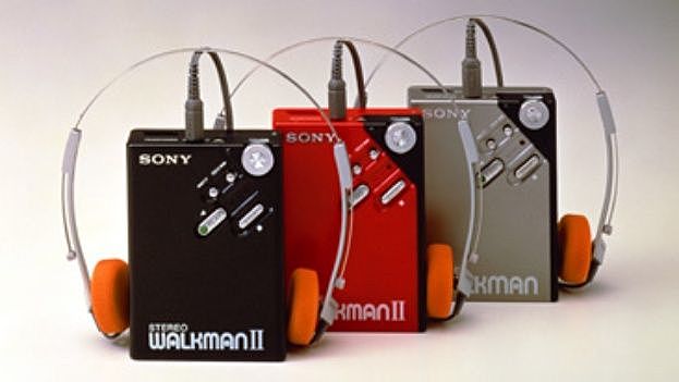 Aparición de Cintas de Audio y Reproductores