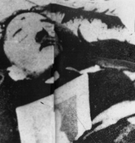 adolf hitler va morir...