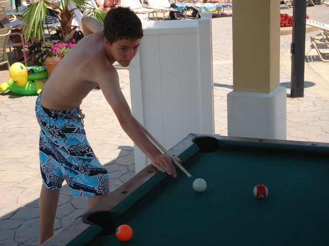 Hace tres años que jugé billar (billiards).