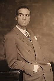 Cristóbal Balenciaga (abrió su taller parisino)