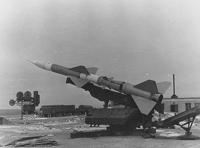 Despres de moments de greu tensio, l'URSS retira els MISILES desplegats en CUBA