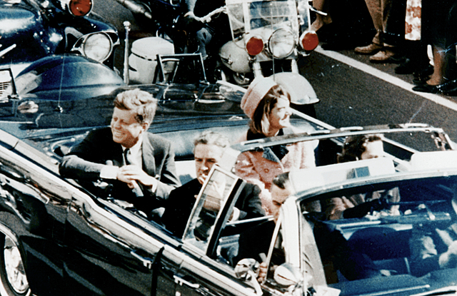 JOHN F. KENNEDY es assessinat en DALLAS