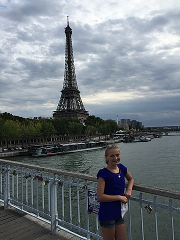 Yo fui a France, Italy y Switzerland para visitar los montañas y Paris