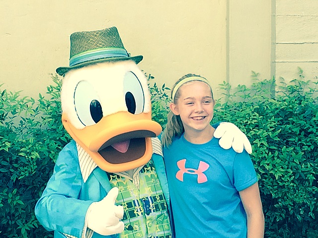 Yo hacé un viaje con mi familia a Disney.