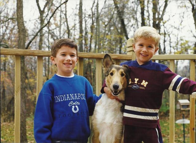 Hace trece años que yo jugué con mi perro.