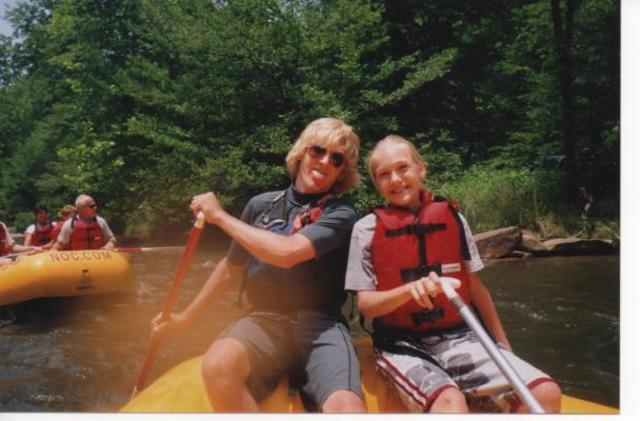 Hace tres años que mi familia y yo fuimos a hacer canotaje.