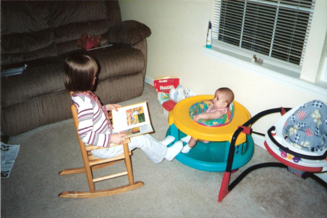 Hace diez años que mi hermana nació.