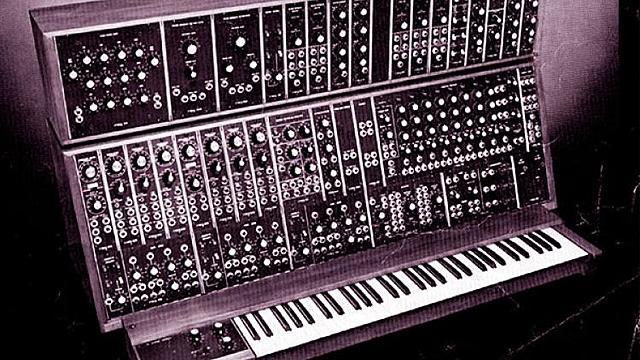 UTILIZACIÓN DE SINTETIZADORES Y MEDIOS ELECTRÓNICOS