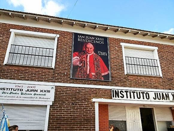 Instituto Secundario "JUAN XXIII" Mechongué