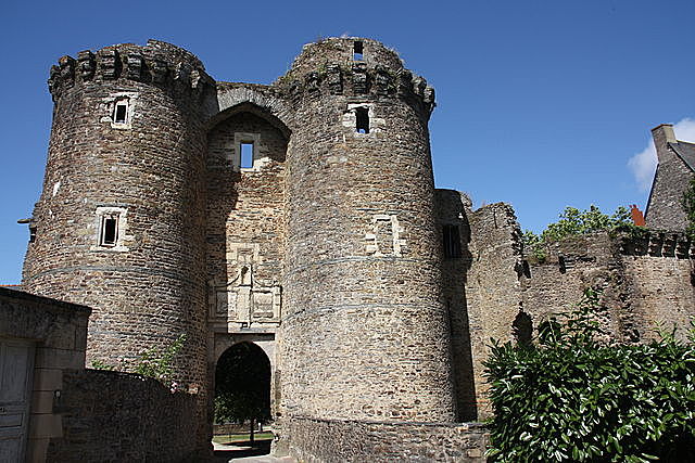 Elimination of the castles and defenses of the nobility