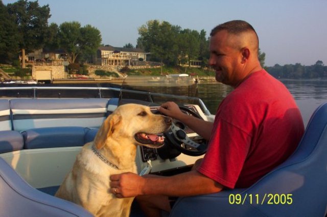 Hace nueve años que mi familia me trajo a casa un perro amarillo y su nombre es Co Jack.