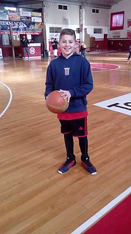 arranque a jugar al basquet