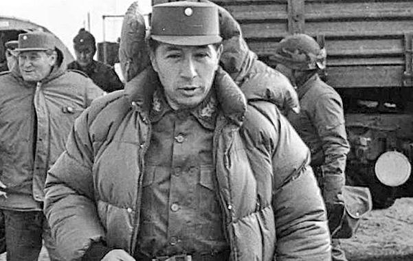 murió el general que gobernó en Malvinas