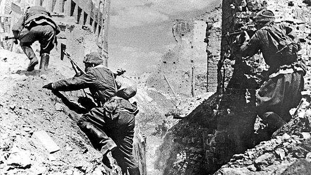 Germany invades Stalingrad