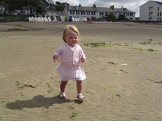 El diciembre de 2005, yo caminé por primera vez cuando tenía un año.