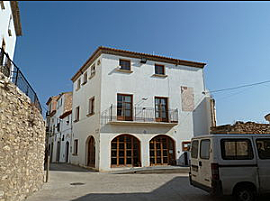 Els habitants dels castells i llocs de Sant Vicenç de Calders, el Vendrell, Santa Oliva, Albinyana i Bonastre recuperen la jurisdicció del rei després de pagar 35000 lliures