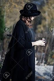 Oscar y Marina conocen a la dama de negro