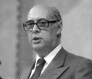 Nuevo gobierno: entran López Rodó y Silva (tecnócratas, Opus Dei).