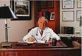 Oscar y Marina visitan a Dr. Shelley