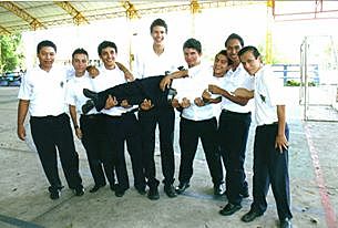 UN MOMENTO DE FELIZ EN LA ESCUELA