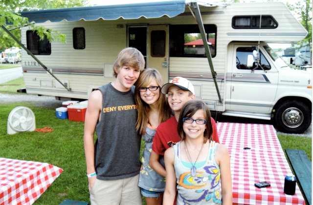 Hace siete meses que acampé con mi familia y Hunter.