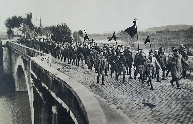 Mussolini threatened to march on Rome (Political and Social)