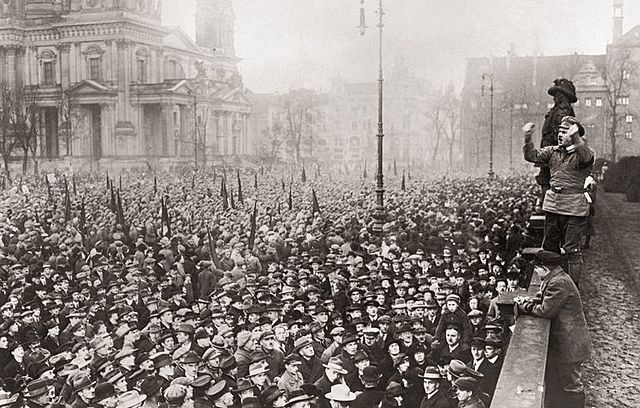 Hitler attempts to overthrow the Weimar government