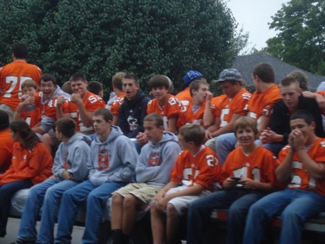 Nos equipo de futból de Americano sentarnos en el remolque