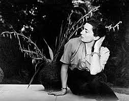 Marries Jacqueline Roque