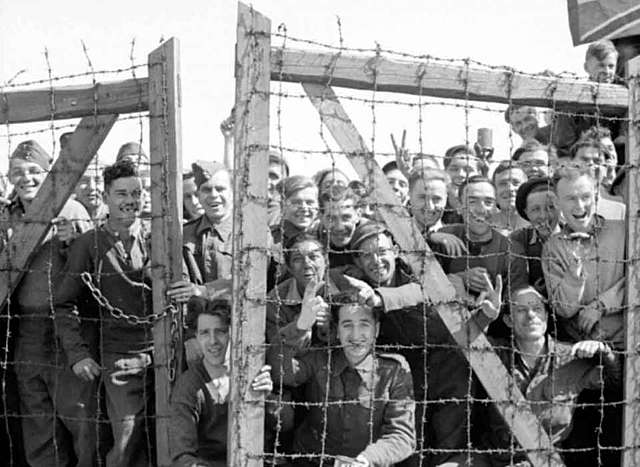 Germans have trapped many allied soldiers at French Port