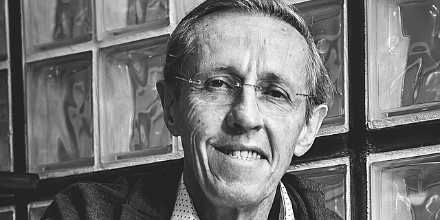 who returned the sword of Simón Bolívar