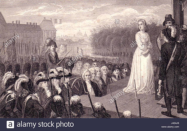 La guillotina cae sobre Maria Antonieta.