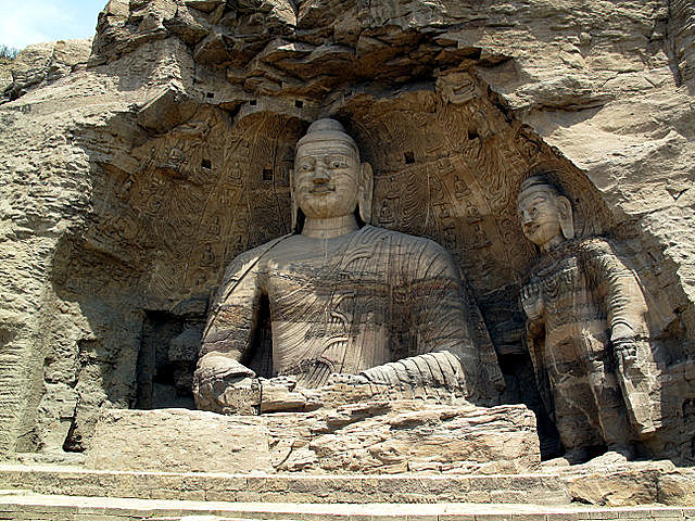 Colossal Shakyamuni and smaller Buddha