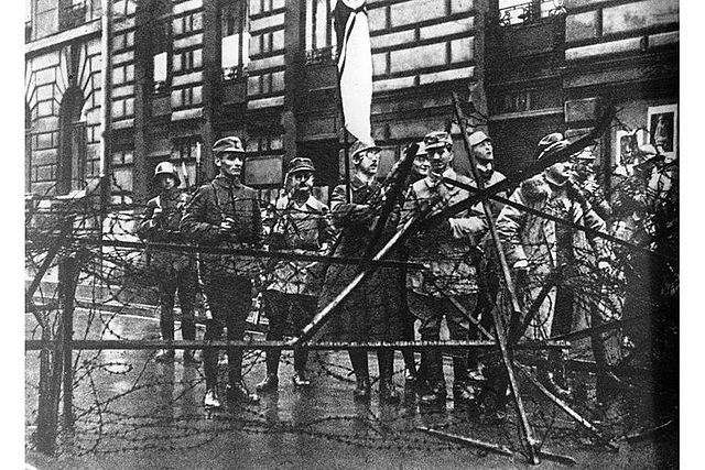 Hitler Attempts to Overthrow the Weimar Government (Beer Hall Putsch) - Political