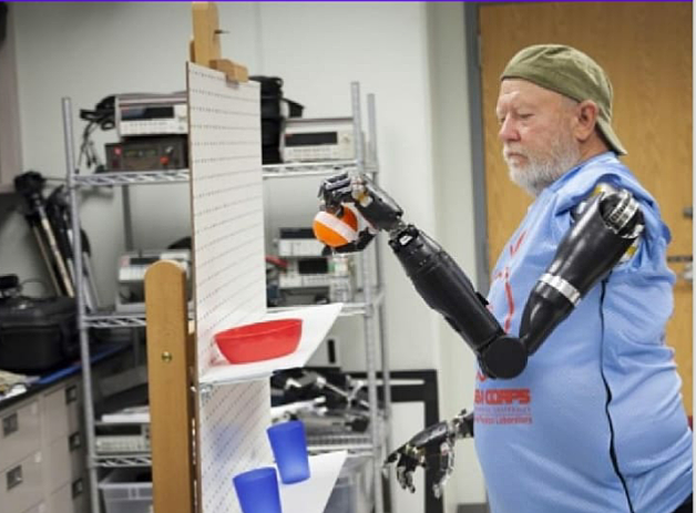 Brazo robótico con 26 articulaciones