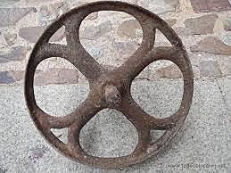 1200 A.C. El aro de hierro facilita la transportación de mercancías